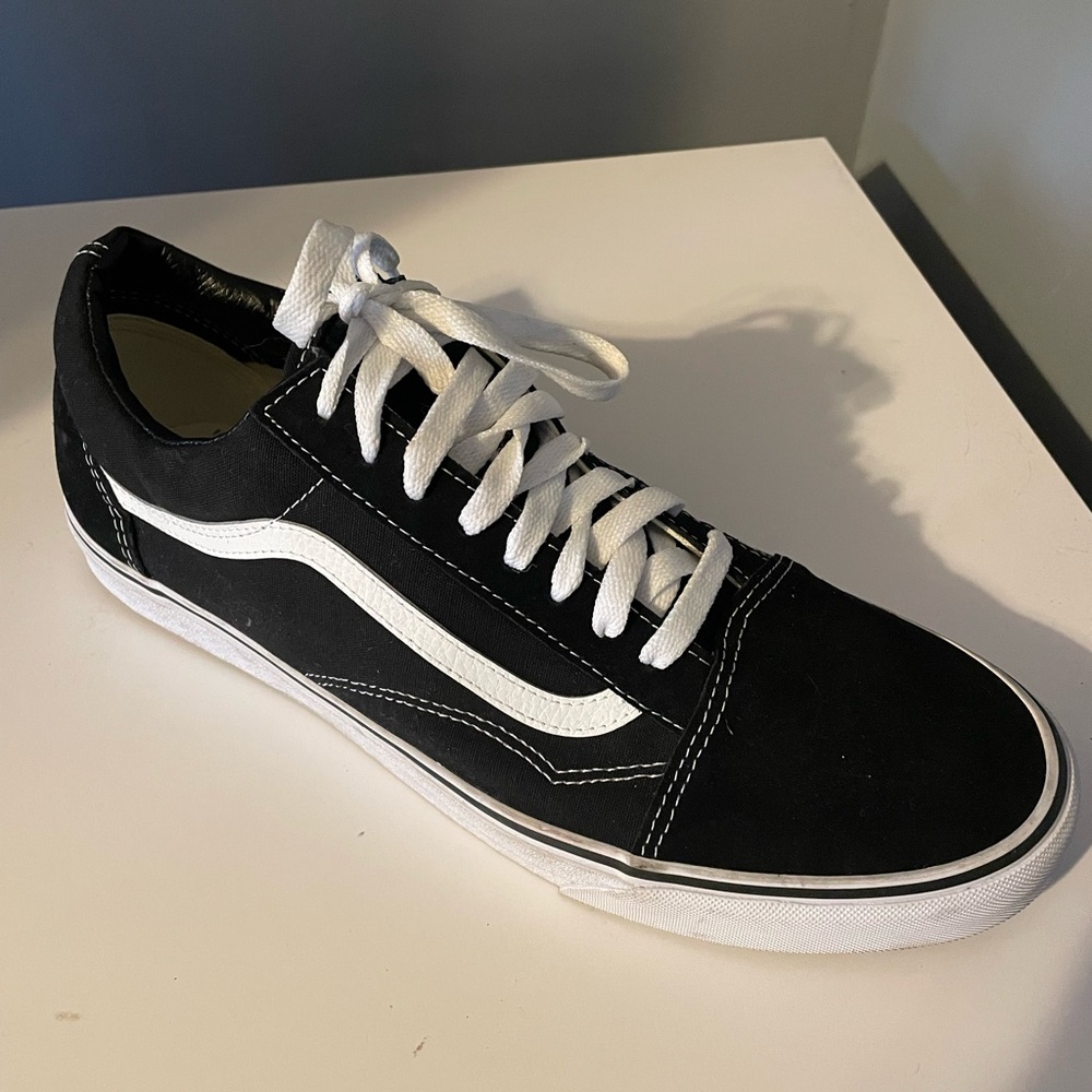 Van’s Size 13 Right shoe only! Van’s Off the Wall shoe